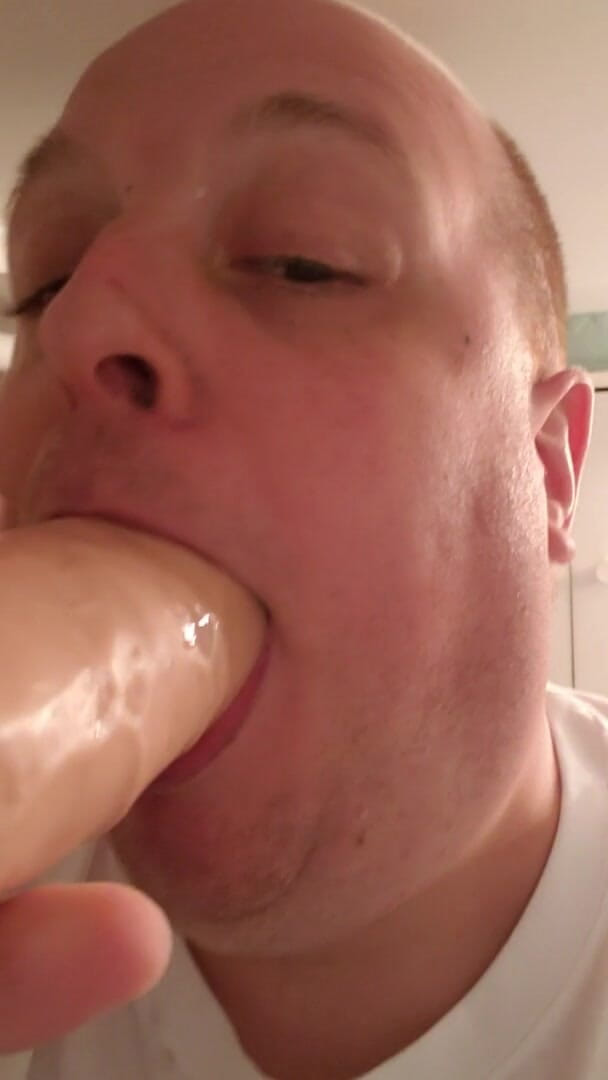 Charlieboy69: Prova il deepthroat con un dildo da 14 pollici