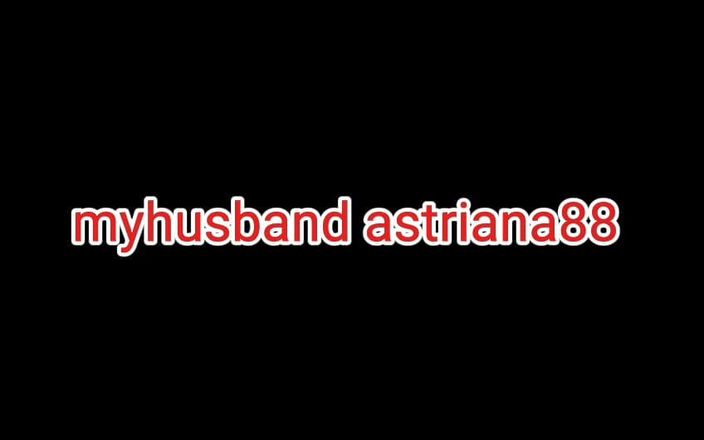 Astriana88: Odada yalnız, ama atmosfer seni titretiyor