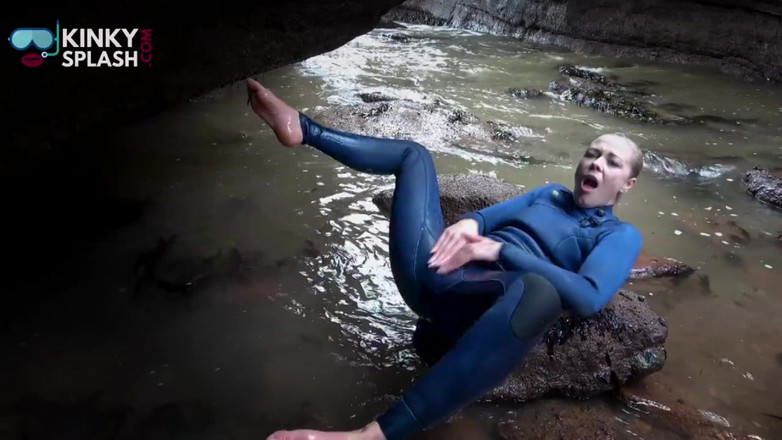 UKCuteGirl Lucy Lauren: Wetsuit WICHsanleitung &amp; Gummi abreiben am meer