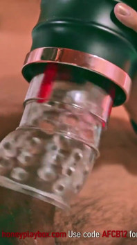 El masturbador automático de honeyplaybox warrior me hizo correrme duro en un orgasmo largo e intenso y después de acabar