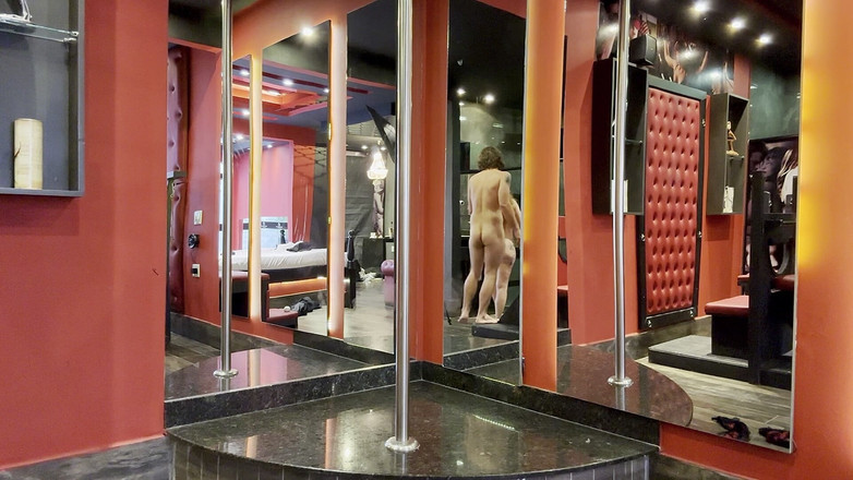 Auroraw: 폴댄스와 섹스