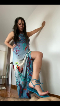 Crush zakar 7 - Dewi Kiffa dalam Schutz Sandals biru seksi 7