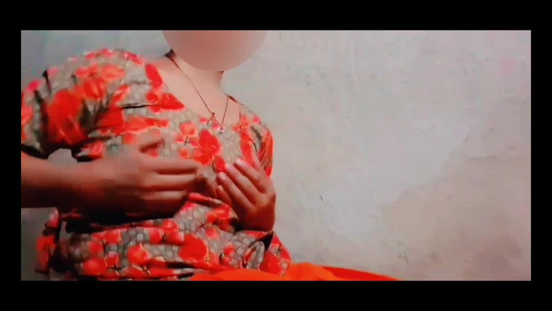 TricolorMusic3: 그녀의 Salwar 정장 위에 그녀의 가슴을 누르고, 그녀는 천천히 참을성이지고 모든 옷을 제거