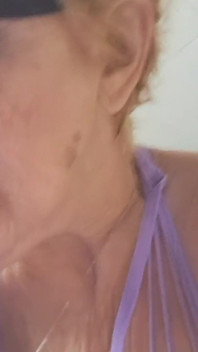 看到这个热辣熟女的所有