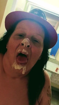 Ha chiesto un po 'di motel ice lui è tornato con un carico di sperma appiccicoso