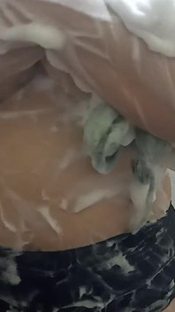Fai un bagno con tua cognata fino al crot parte 1