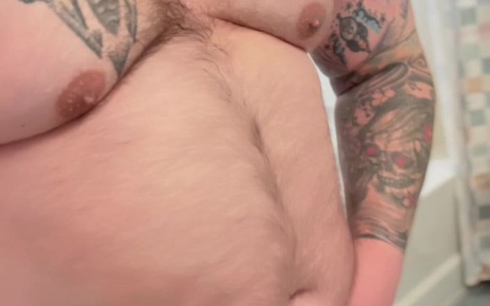 TattedRockerBear: Ours poilu tatoué avant le jeu