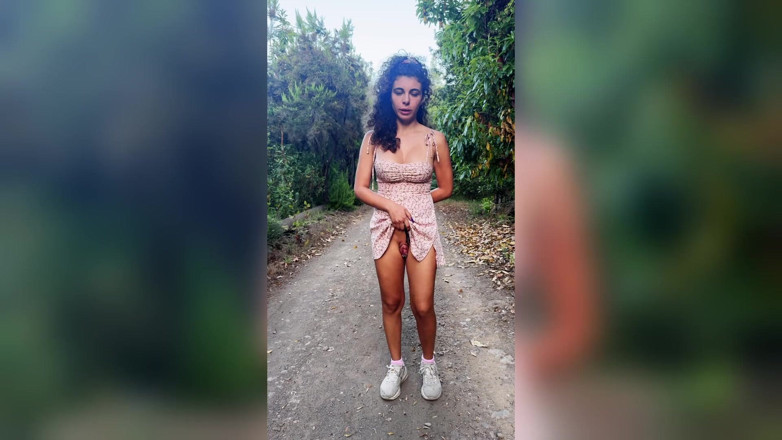 LadyAna: Risco na rua com buceta gigante
