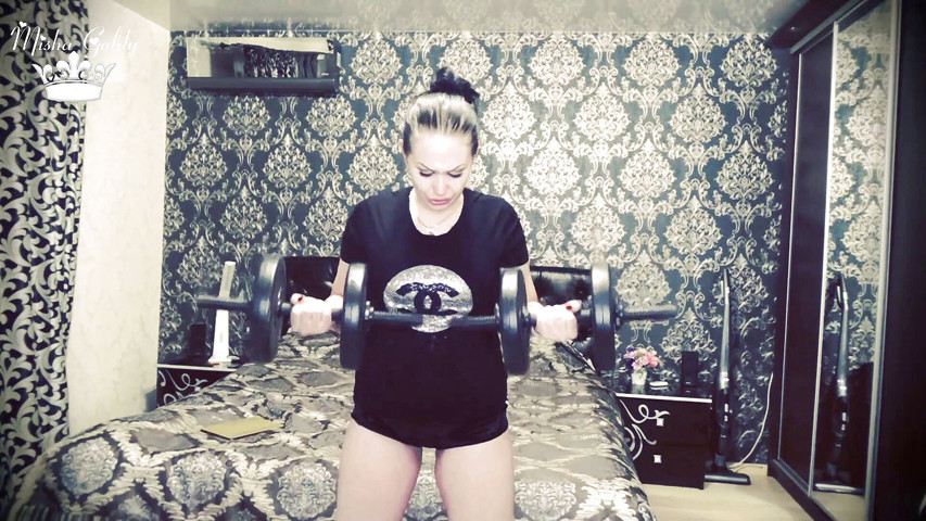 101 ripetizioni di sollevamento pesi per la sfida dei bicipiti! (Dea Misha Goldy) 101 weight liftings repeats for biceps challenge! (Goddess Misha Goldy)