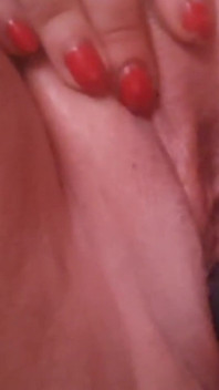 Grande buceta gorda é preenchida com plug anal