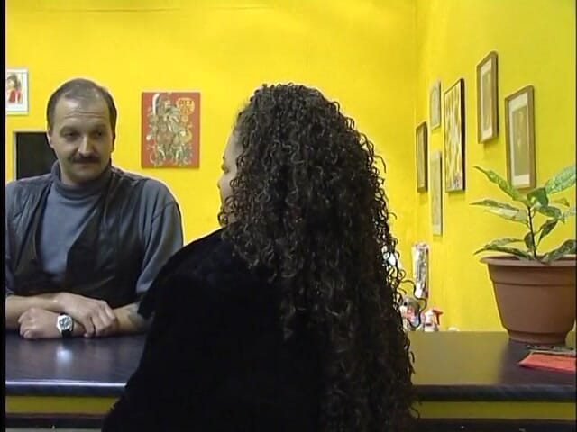 Lucky Cooch: Brunetka o niesamowitym ciele chce się tatuaż