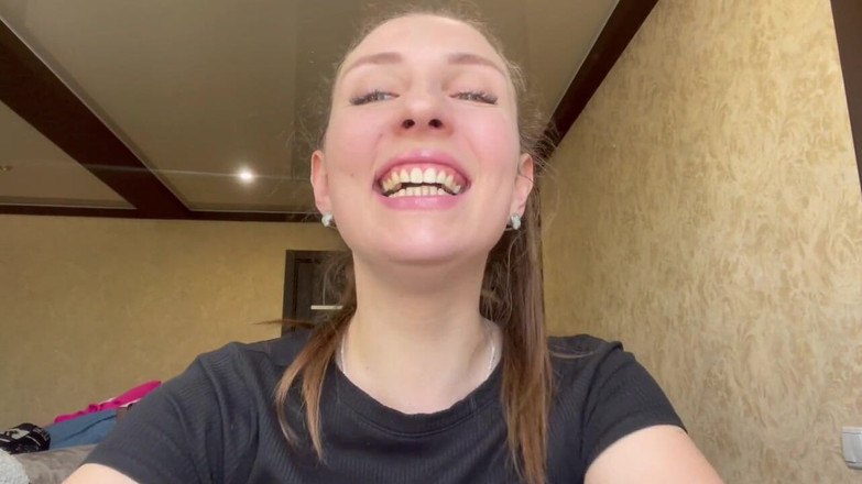 Hottie goddess: Крупным планом и личное: слюна, слизь и магия глотки в видео от первого лица