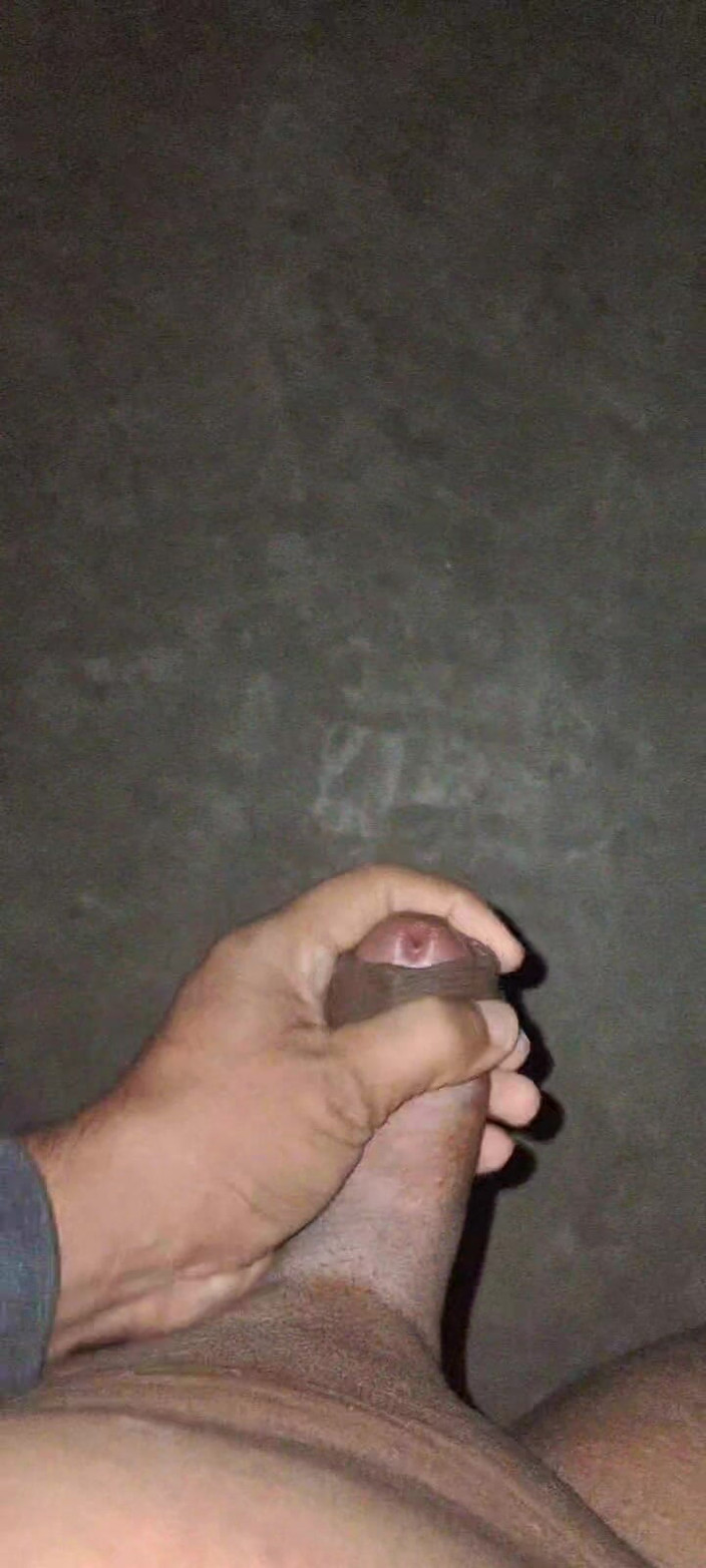 Rajveer Bhumihar: 一个印度年轻人躺在床上，推他的。