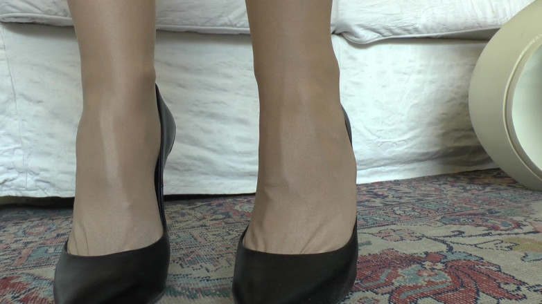 Lady Victoria Valente: Awesome Afternoon High-heel Jerk-off Session with Lady Victoria Valente