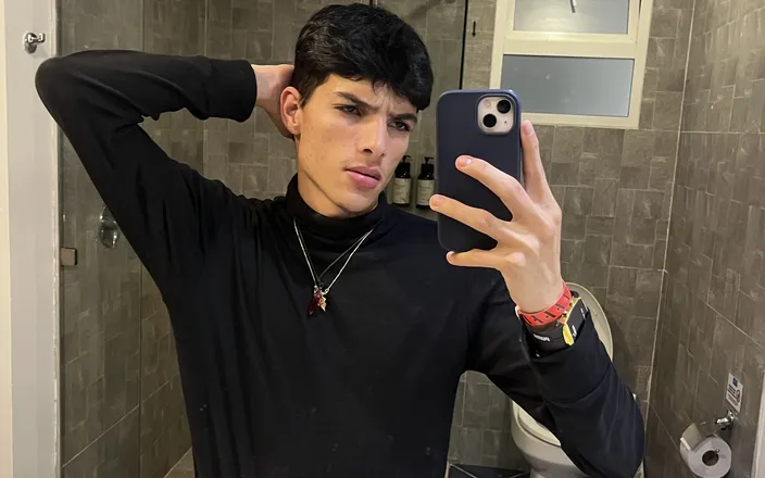 Andres ZP: Andreszp Masturbates in the Hotel and His Cum Says It...