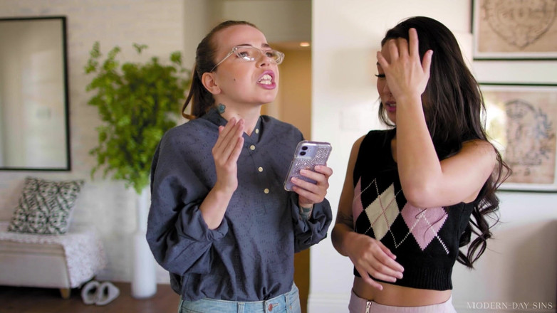 Modern-Day Sins: Modern-day Sins - Alexis Tae, cam girl lesbienne, séduit Kimmy Kimm,...