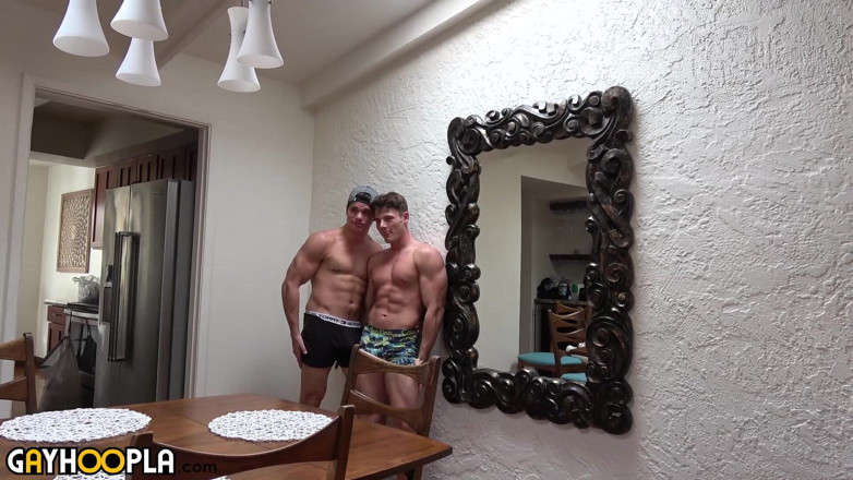 Gay Hoopla: Paul Tiller prend sa première bite avec Price Hogan