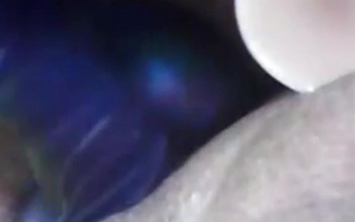 Greek wife: Scopa mentre sono in videochiamata
