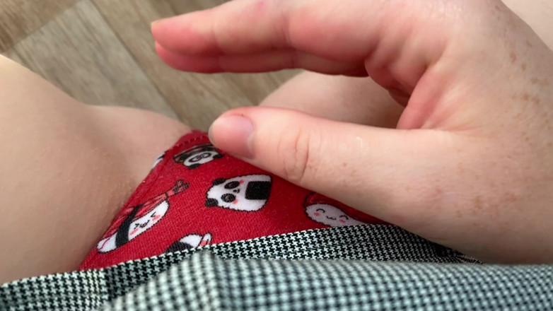 AmyHi: Ma toute première vidéo de masturbation et squirt dans une...
