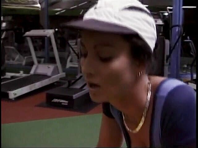 Sex Karma: Tesão de vagabundas treinando na academia