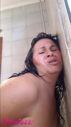 Riderqueen BBW Step Mom Latina Ebony: Baculatá dívka šuká ve sprše ve stoje