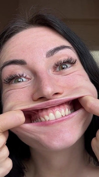 Mouth Stretching & Big Eyes