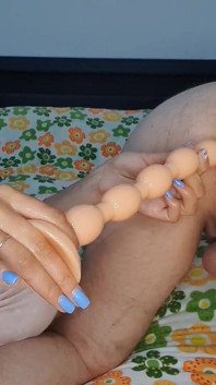 Extrémní vkládání do análu. Drsné šukání zadku mého muže s obrovským 50cm análním kolíkem