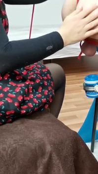 Mama vitregă experimentată îmi antrenează pula. Cele mai bune momente