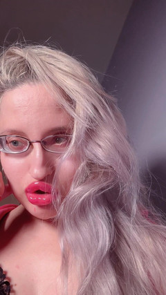 FinDom Goaldigger: Бимбо с красной губой соблазнили