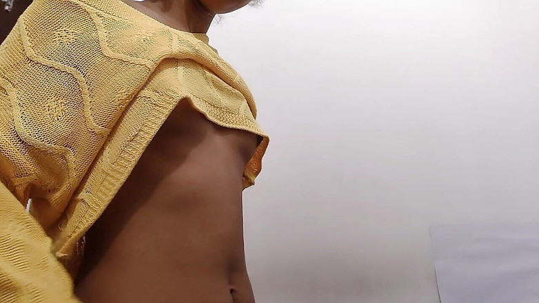 desigirl93: श्रीलंकाई कमसिन 18+ लड़की घर पर अकेले चरमसुख के लिए जोरदार ऊँगली कर रही है