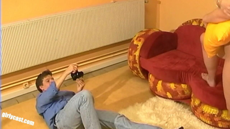 Girlycast: Laras erstes nacktes shooting
