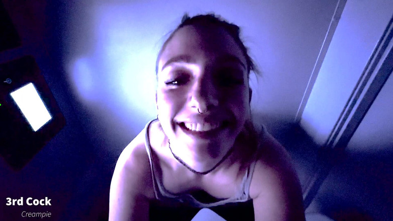 PNW Porn: Bawa pacarku yang nakal ke glory hole