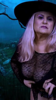 Napalona czarownica - Halloweenowe zaklęcie i taniec (po hiszpańsku)