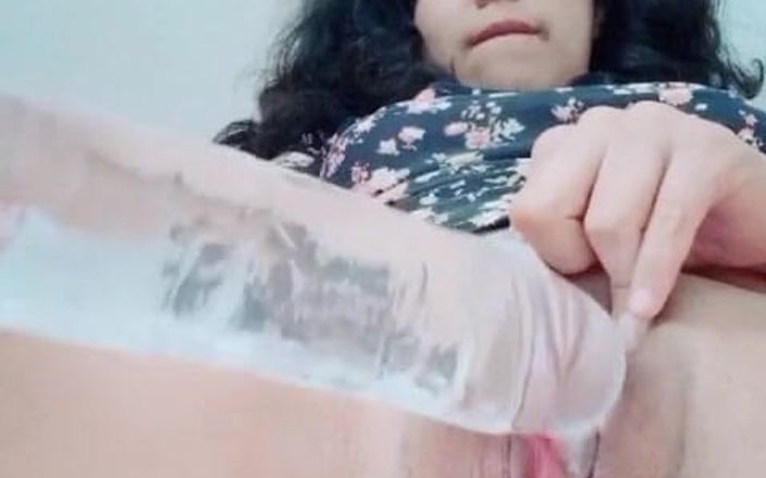 Maria Luna Mex: Söt mexikansk tjej knullar sig själv med massiv tydlig dildo