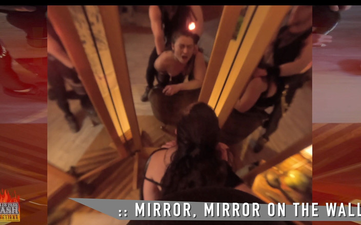 Trailer Park Trash Productions: 거울, 벽에 거울 - 그들 모두의 보짓물 엉덩이를 가지고 누가?