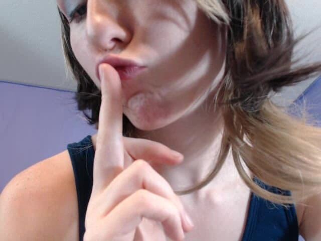 Brooke Dillinger: V58 cv zungenfetisch lutschen und finger lecken