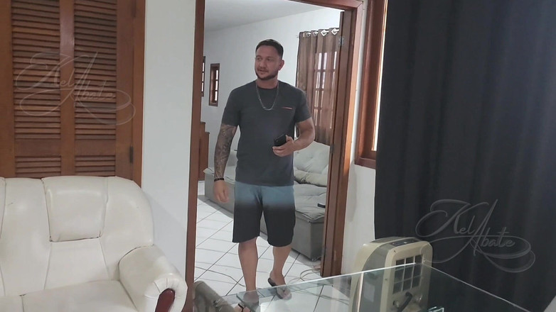 Oabate: Am ajuns acasă și mi-am prins soția un prieten în bucătărie.