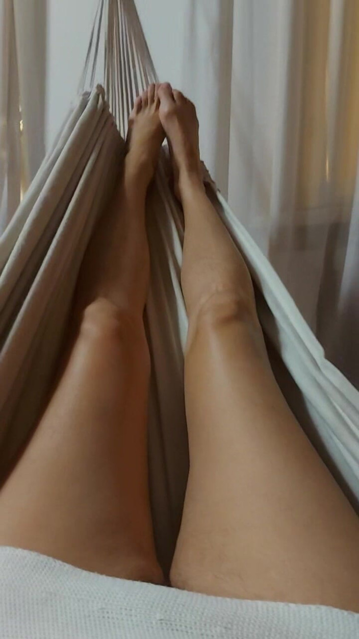 GinnaGg: Guarda Le Mie Gambe)