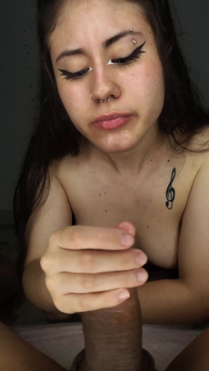 DherlyDoll: Krásná 18letá miluje, když dostává všechno sperma z ptáka