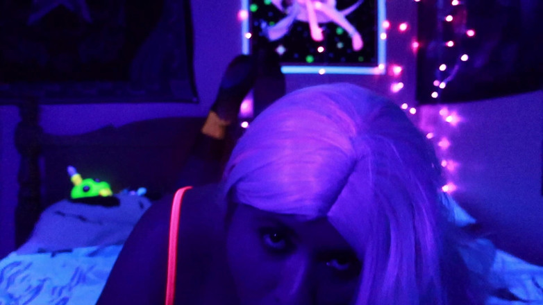 VickyVixen: Rave Slut Sucks on a Juicy Cock