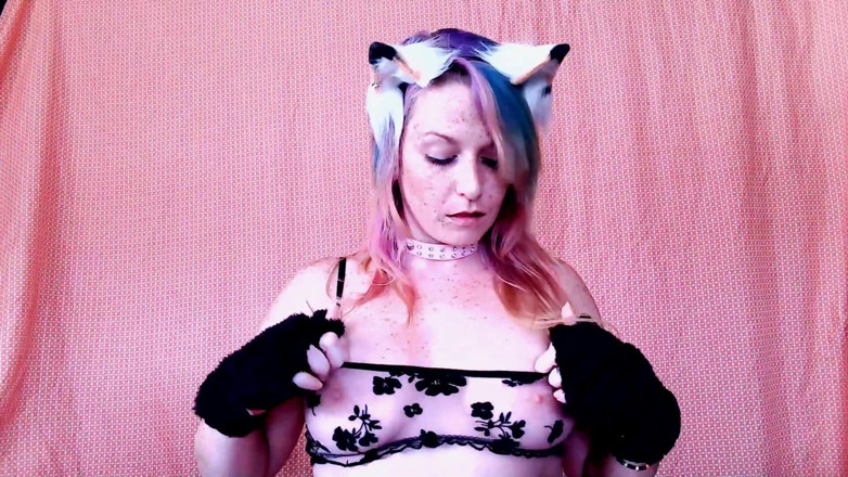 Lady_the_Tramp: Jeu de chaton, strip-tease et fessée