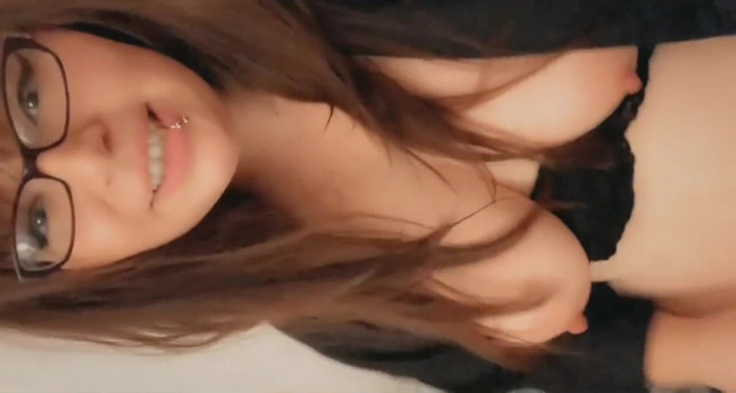LexxiBakk: Compañero de cuarto de novia quiere follar