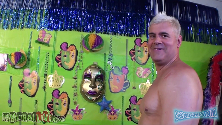 Immoral Live: Сексуальная тинка Mae Meyers только что исполнилось 19 лет и хотела праздновать, показывая свои таланты