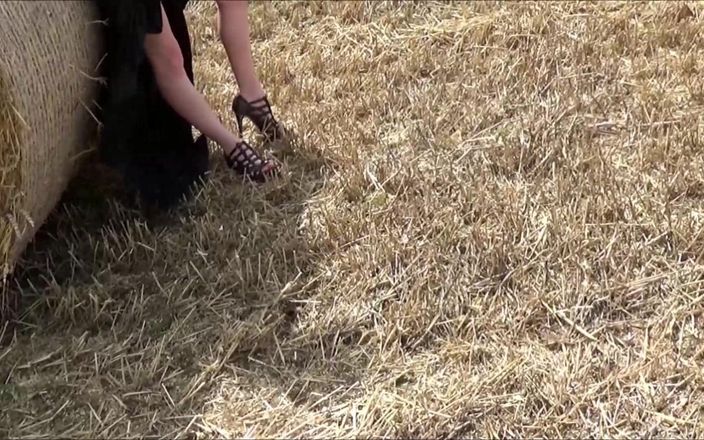 Slave Jenni: Slav i Cornfield kommer för sin mästare