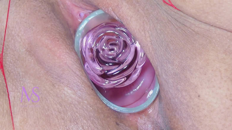 Maya Simons: Introduciendo Dildo Rosa De Cuencas Rosa De 4.5 Cm