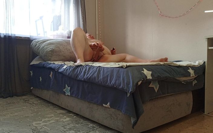 Zona901: Schwiegermutter masturbiert ihre haarige muschi mit sexspielzeug und zeigt einen...