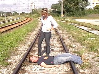 Femdom Austria: Gleise trampeln