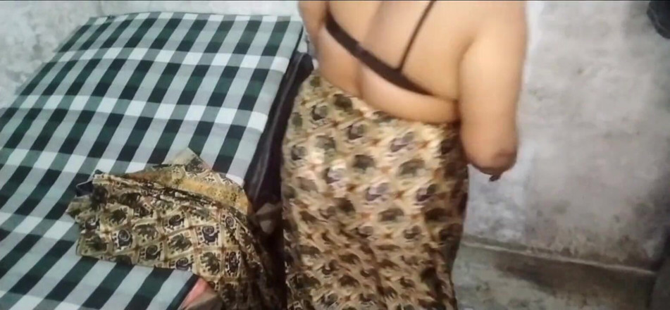 Yourgeeta8899: A bela cunhada da vila foi fodida por seu cunhado...