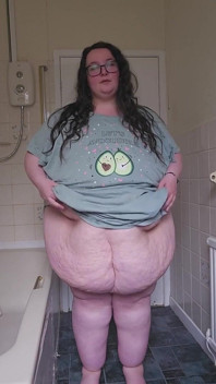 Giant Goddess Ass and Body Show off