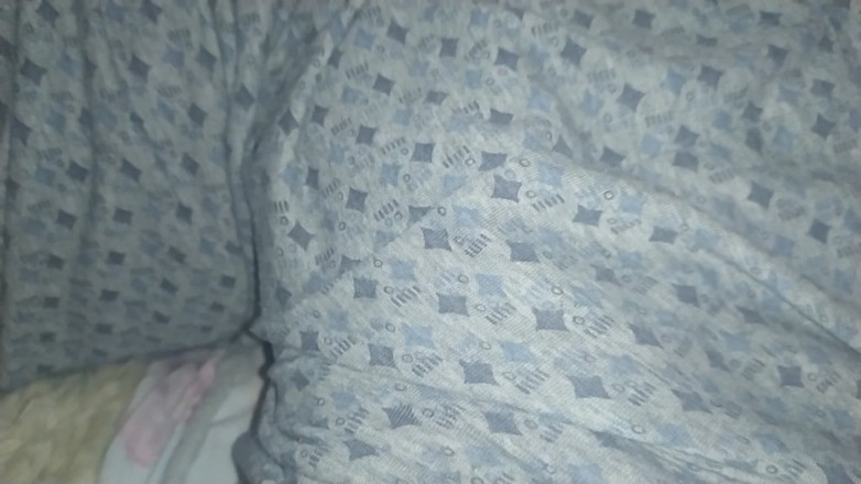 MartyBrady: Beruang kembar bermain dengan kaki dan kaki teman lelakinya